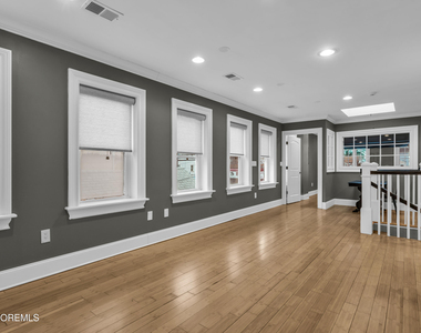 205 Bay Avenue - Photo Thumbnail 3