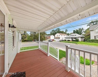 674 Morford Avenue - Photo Thumbnail 3
