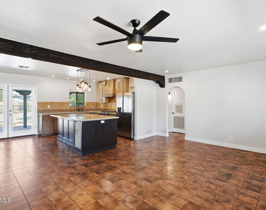 1202 W Amelia Avenue - Photo Thumbnail 11
