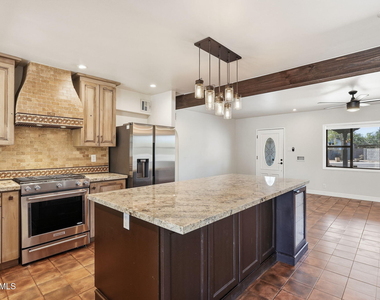1202 W Amelia Avenue - Photo Thumbnail 13