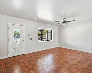 1202 W Amelia Avenue - Photo Thumbnail 5