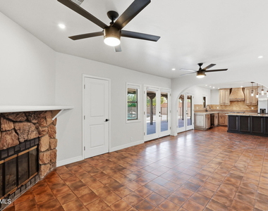1202 W Amelia Avenue - Photo Thumbnail 8