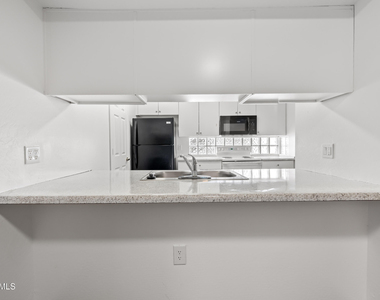 3065 N 67th Avenue - Photo Thumbnail 8