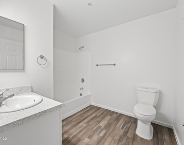 3065 N 67th Avenue - Photo Thumbnail 16
