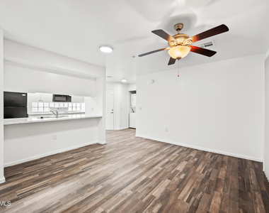 3065 N 67th Avenue - Photo Thumbnail 7