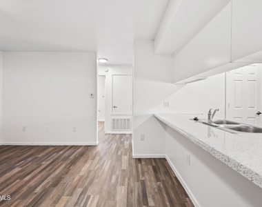 3065 N 67th Avenue - Photo Thumbnail 17