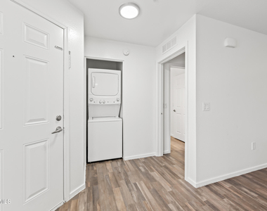 3065 N 67th Avenue - Photo Thumbnail 12