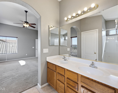27820 N 26th Avenue - Photo Thumbnail 15