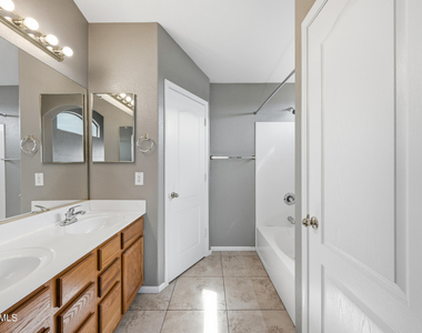 27820 N 26th Avenue - Photo Thumbnail 14