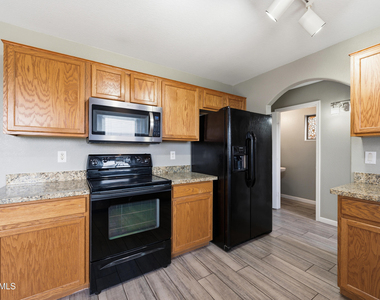27820 N 26th Avenue - Photo Thumbnail 8