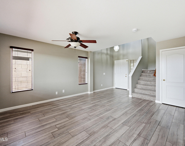 27820 N 26th Avenue - Photo Thumbnail 3