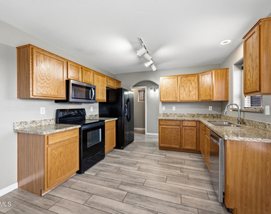27820 N 26th Avenue - Photo Thumbnail 6