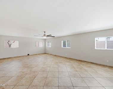 2743 E Verbena Drive - Photo Thumbnail 6