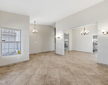 2743 E Verbena Drive - Photo Thumbnail 3