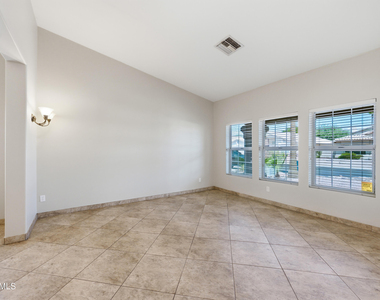 2743 E Verbena Drive - Photo Thumbnail 2