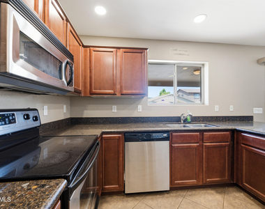 45022 W Bahia Drive - Photo Thumbnail 6