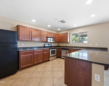 45022 W Bahia Drive - Photo Thumbnail 5