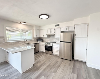 2601 E Hopi Avenue - Photo Thumbnail 5