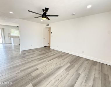 2601 E Hopi Avenue - Photo Thumbnail 3