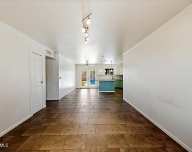 1433 E Windsor Avenue - Photo Thumbnail 2