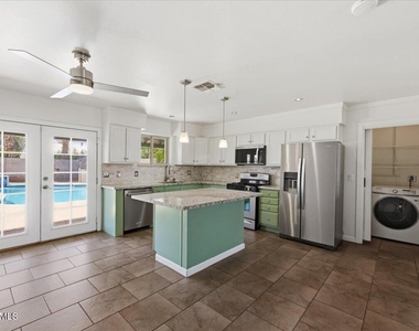 1433 E Windsor Avenue - Photo Thumbnail 8