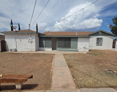 1907 E 9th Street - Photo Thumbnail 27
