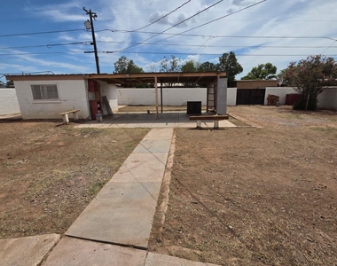 1907 E 9th Street - Photo Thumbnail 24