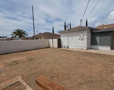 1907 E 9th Street - Photo Thumbnail 26