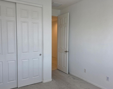 1225 E Jahns Drive - Photo Thumbnail 16