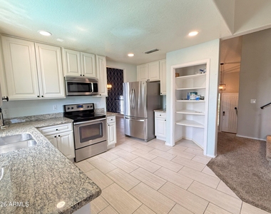 6041 W Villa Maria Drive - Photo Thumbnail 11