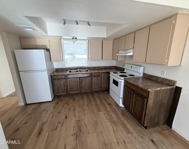 6038 S Alameda Road - Photo Thumbnail 17