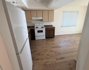 6038 S Alameda Road - Photo Thumbnail 16