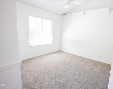 1027 E Hearne Way - Photo Thumbnail 13