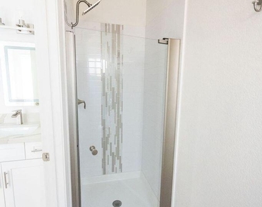 1027 E Hearne Way - Photo Thumbnail 10