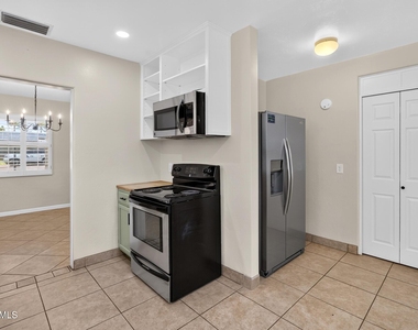 1007 E Citrus Way - Photo Thumbnail 12
