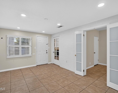 1007 E Citrus Way - Photo Thumbnail 16