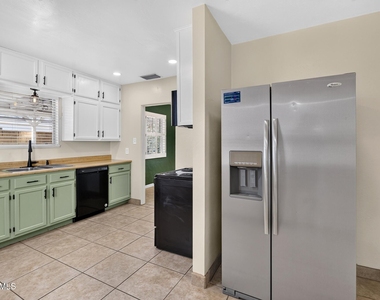 1007 E Citrus Way - Photo Thumbnail 13