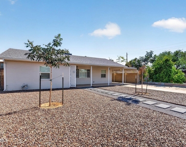 1007 E Citrus Way - Photo Thumbnail 2