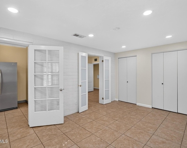 1007 E Citrus Way - Photo Thumbnail 14