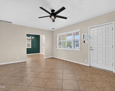 1007 E Citrus Way - Photo Thumbnail 4