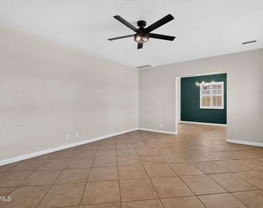 1007 E Citrus Way - Photo Thumbnail 3