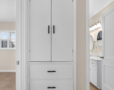 1007 E Citrus Way - Photo Thumbnail 7