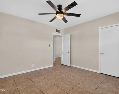 1007 E Citrus Way - Photo Thumbnail 27