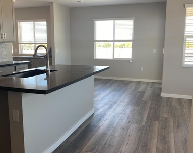 773 E Lark Street - Photo Thumbnail 5