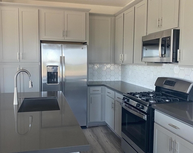 773 E Lark Street - Photo Thumbnail 8