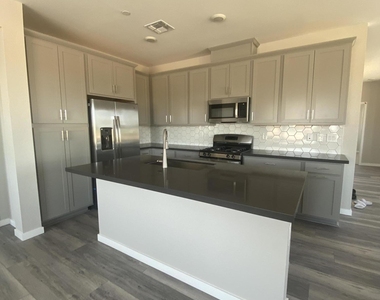 773 E Lark Street - Photo Thumbnail 9