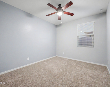 1041 W Glen Canyon Drive - Photo Thumbnail 24