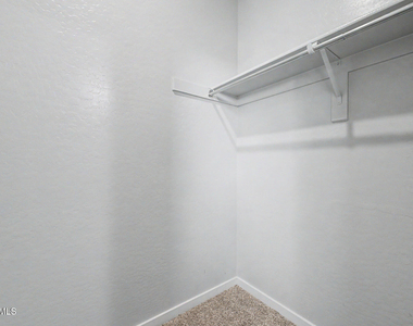 1041 W Glen Canyon Drive - Photo Thumbnail 29