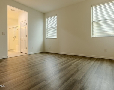 4219 S 57th Drive - Photo Thumbnail 16