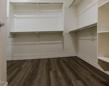 4219 S 57th Drive - Photo Thumbnail 20